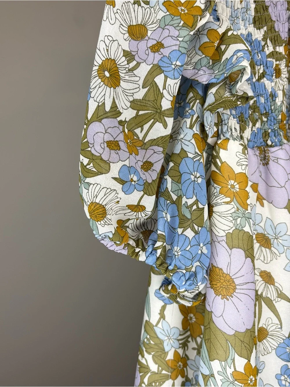 entro Floral Smocked V-Neck Blouse With Puff Sleeve Size Large - Picture 6 of 10